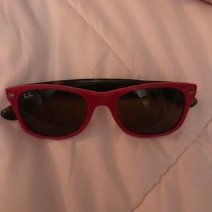 SPRING BREAK!! ☀️👙 RayBan Wayfarer in Red